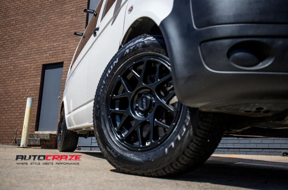 VOLKSWAGEN TRANSPORTER KM708 BULLY SATIN BLACK